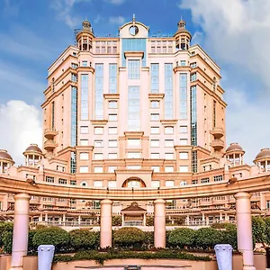 Szálloda Swissotel Al Murooj